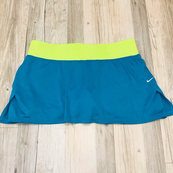 Woman’s Name brand Active bundle Nike, Under Armour, Adidas Medium - Picture 9 of 15